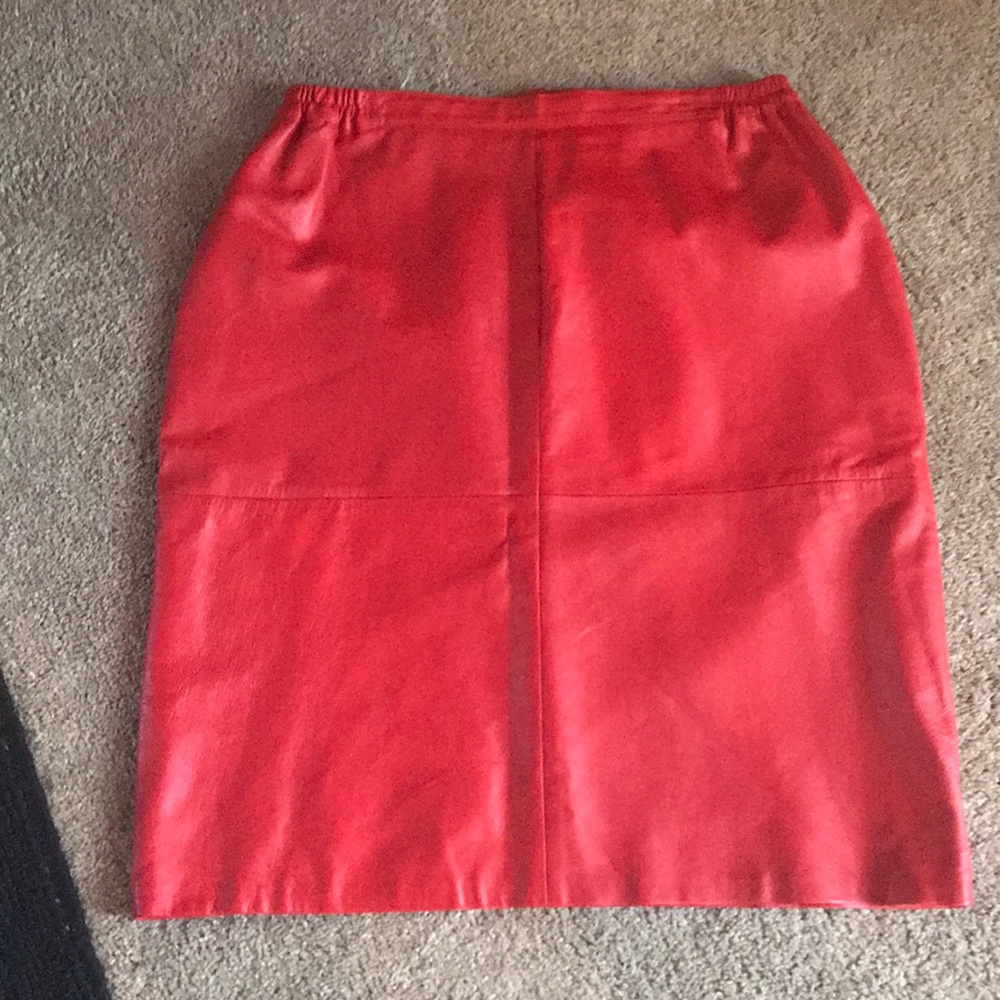 Genuine leather skirt with lining